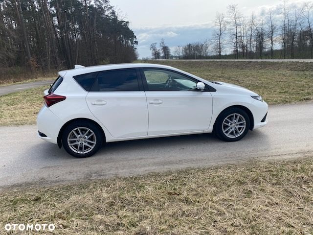 Toyota Auris 1.6 Premium - 4