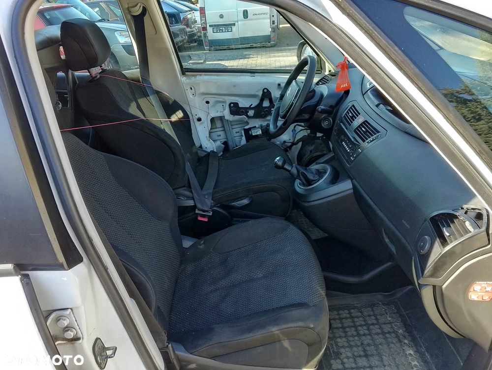 Citroen C4 Picasso (06-10.) 1.6 HDI 108KM. Silnik DV6TED4 Skrzynia 20DP33 lakier EWP - BANQUISE WHITE.Cały na części. GWARANCJA !!!  Przód Tył Zestaw Komplet Drzwi Klapa Zderzak Błotnik Maska Grill Atrapa Szyba Pas Lampa Lusterko Boczki Fotel Kanapa Kokpit Deska Rozdzielcza Przełącznik Włącznik Sterownik Przewody Wiązka Instalacja Moduł Komputer Czujnik Listwa Pompa Alternator Wtryski Głowica Rozrusznik Kompresor Sprzęgło Dwumas Silnik Skrzynia ABS Klimatyzacji Paliwa Wspomagania Kolektor Turbina Przepustnica Zawór Chłodnica Koło Hak Belka Sanki Zawieszenie Mcpherson Półoś Amortyzator Wydech Tłumik Zacisk Most - 9