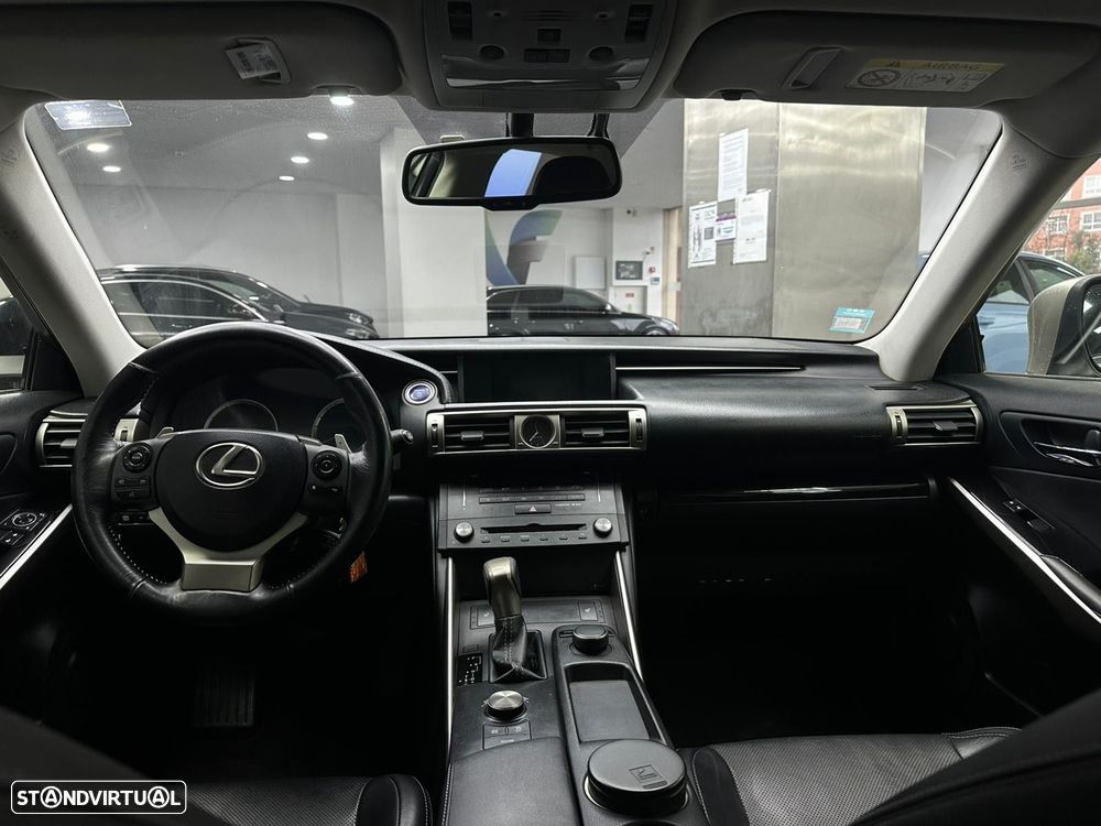 Lexus IS 300H Sport Edition - 31