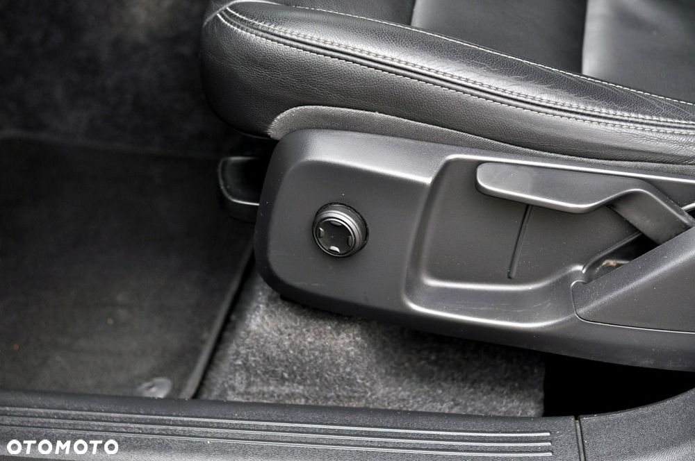 Volvo XC 40 T4 Plug-In Hybrid Plus Dark - 19