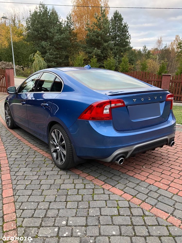 Volvo S60 T6 AWD Drive-E R-Design Momentum - 3