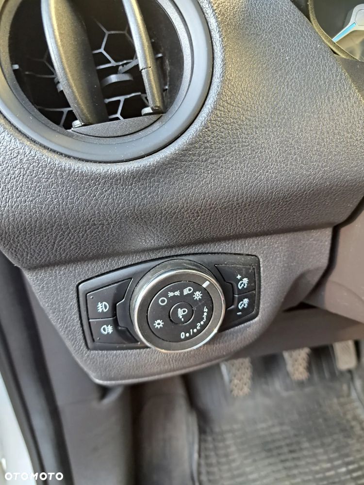 Ford Transit Courier - 12