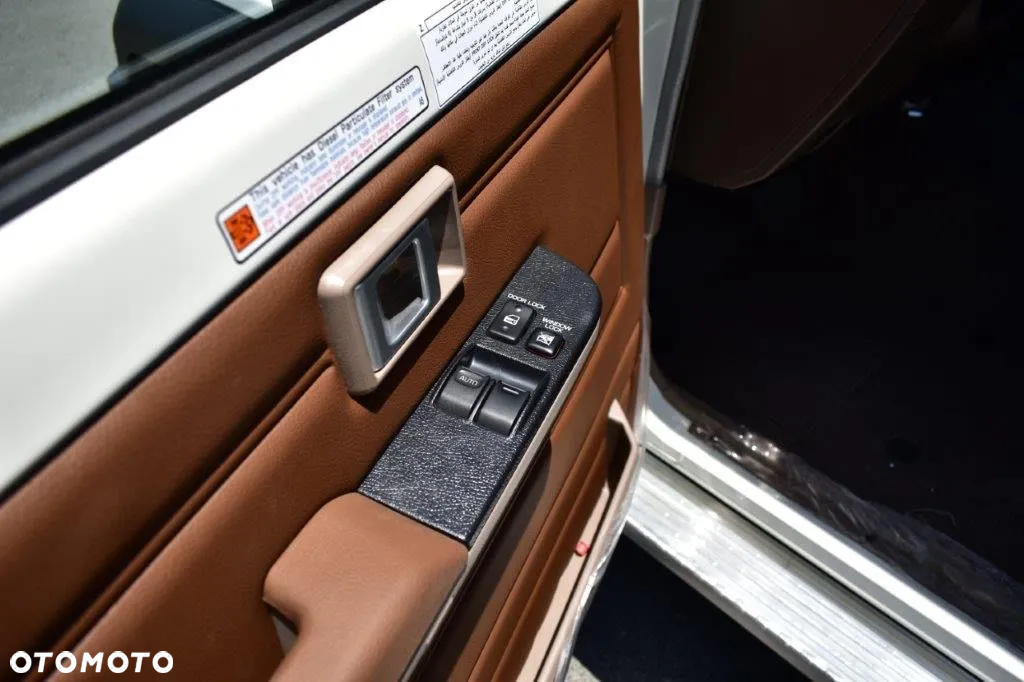 Toyota Land Cruiser - 33
