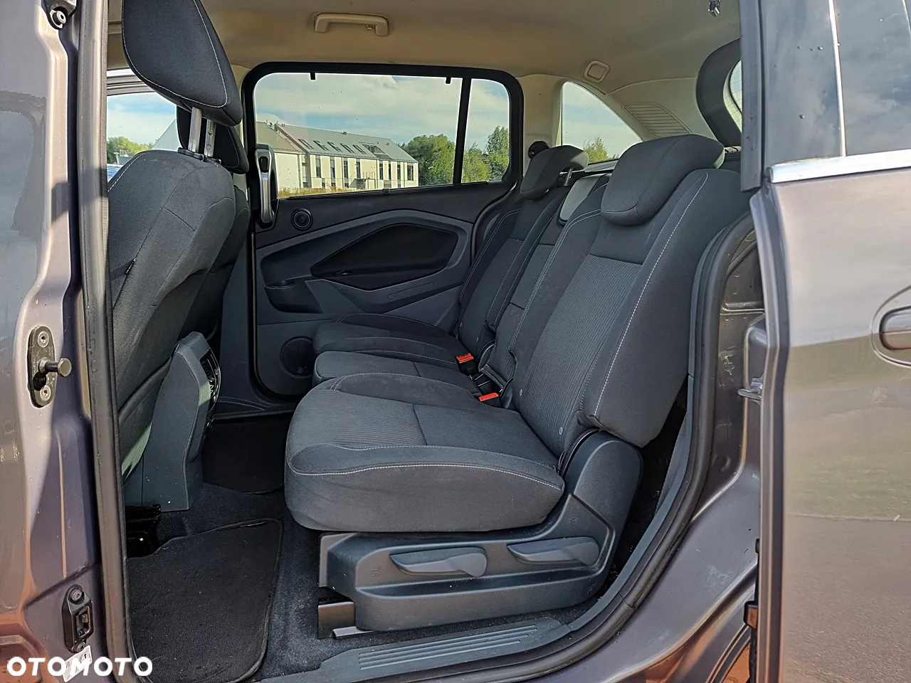 Ford Grand C-MAX - 23