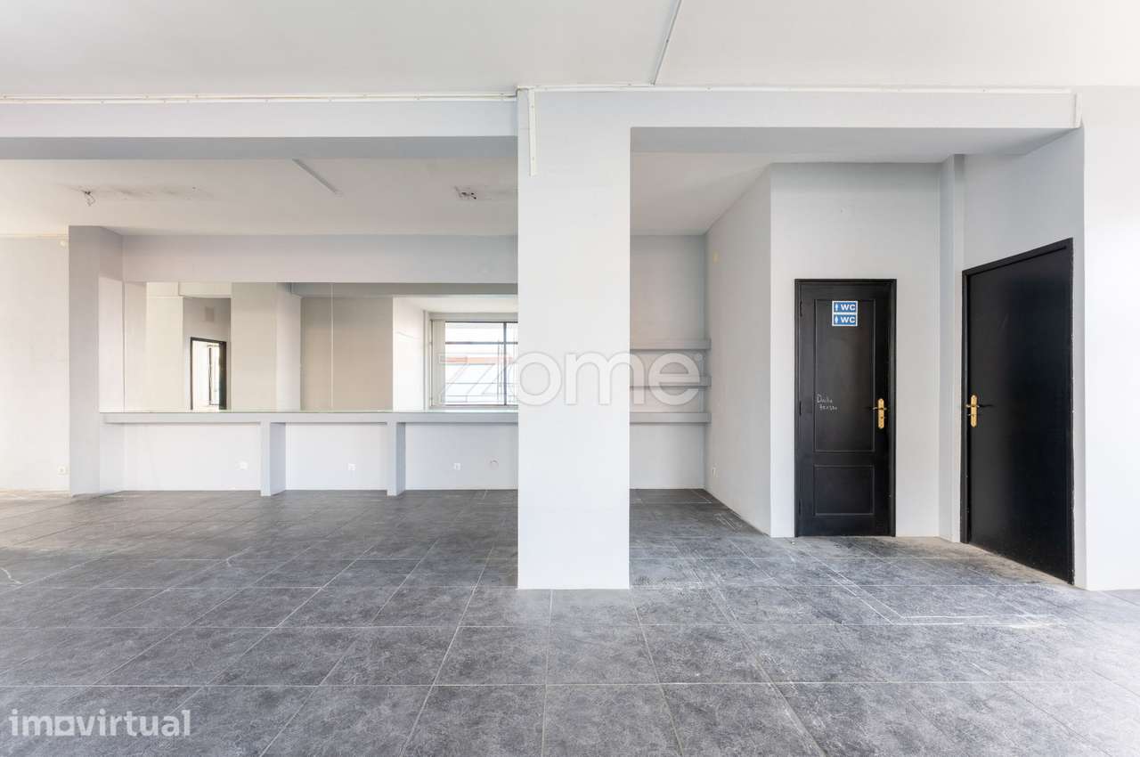 Loja 95m² em Gaia com Potencial de Conversão para T3 - Grande imagem: 4/24