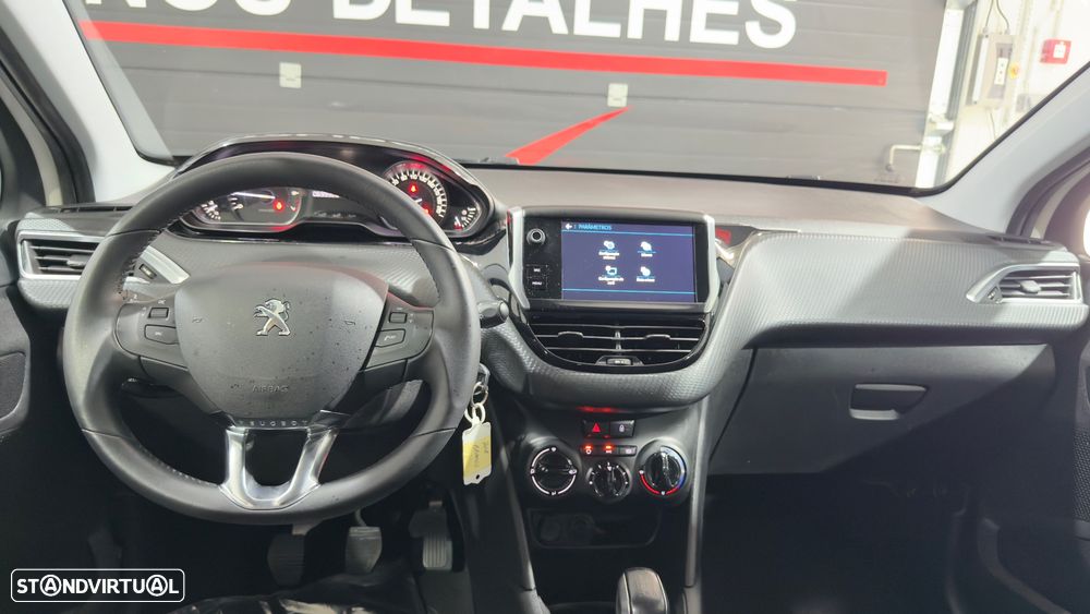 Peugeot 208 1.2 PureTech Signature - 14