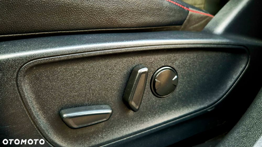 Ford Kuga 2.5 Duratec PHEV ST-LINE X - 25