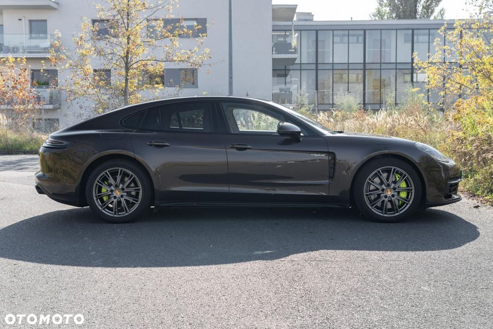 Porsche Panamera 4 E-Hybrid - 8