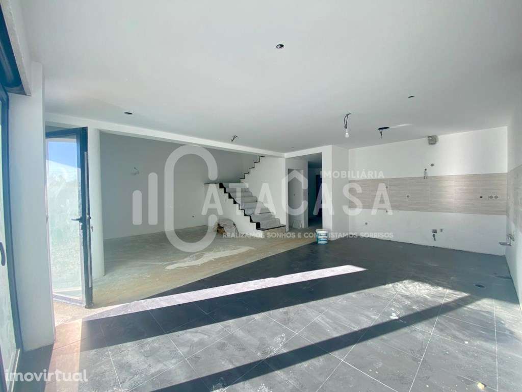 Moradia Geminada T3+1 Nova para Venda em Anadia - Grande imagem: 2/32