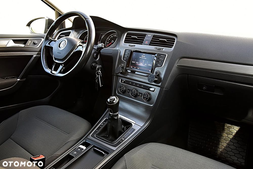 Volkswagen Golf 1.4 TSI BMT Comfortline - 24