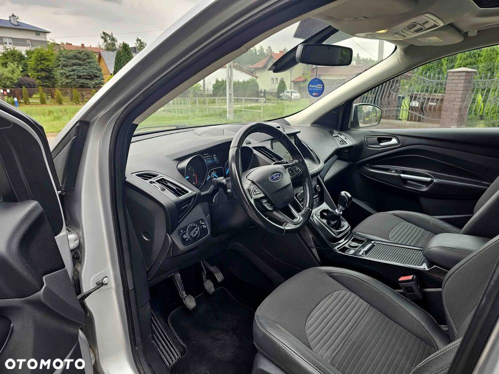Ford Kuga 2.0 TDCi 2x4 Titanium - 14