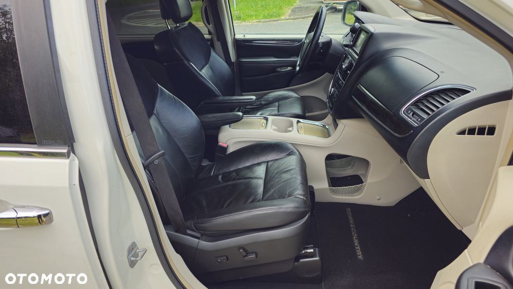 Chrysler Town & Country 3.6 Limited - 7