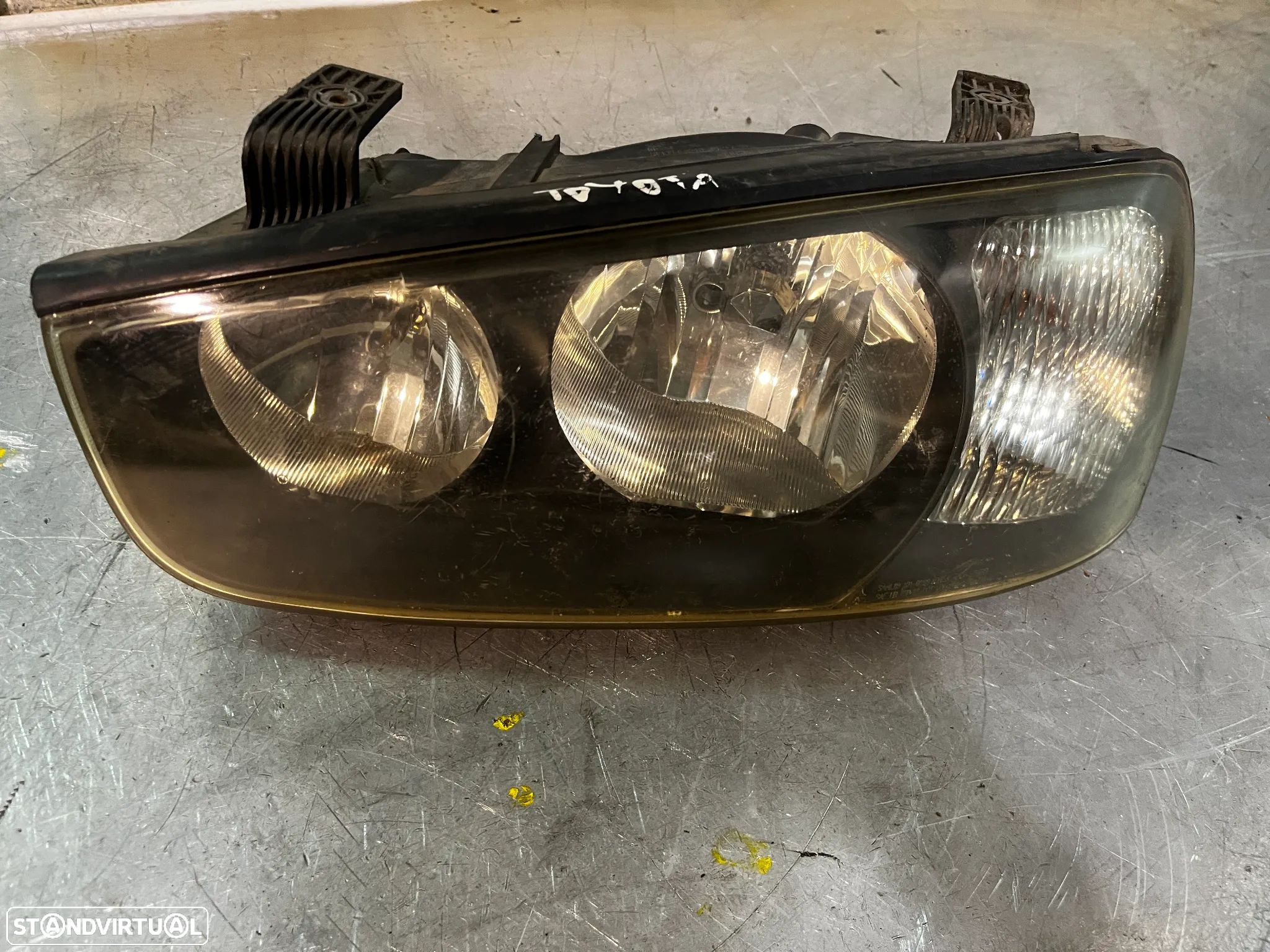 ÓTICA / FAROL HYUNDAI ELANTRA III 00-06 - ESQUERDO - 1