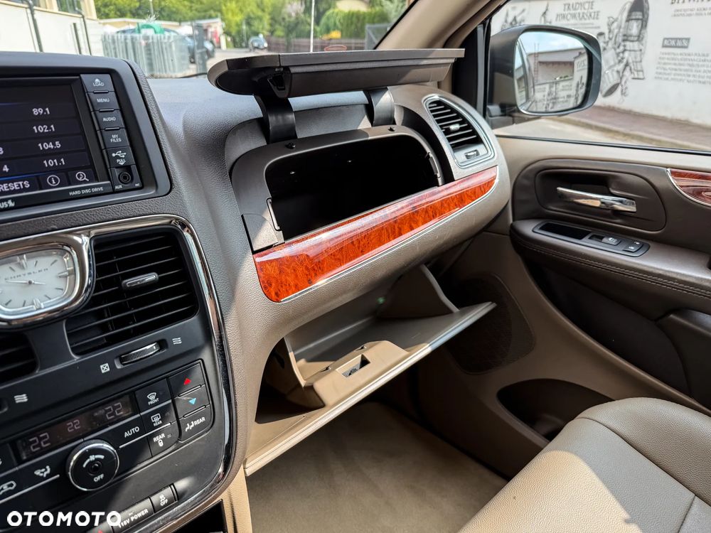 Chrysler Town & Country 3.6 Touring - 15