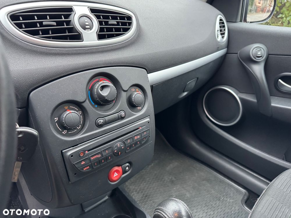 Renault Clio - 14