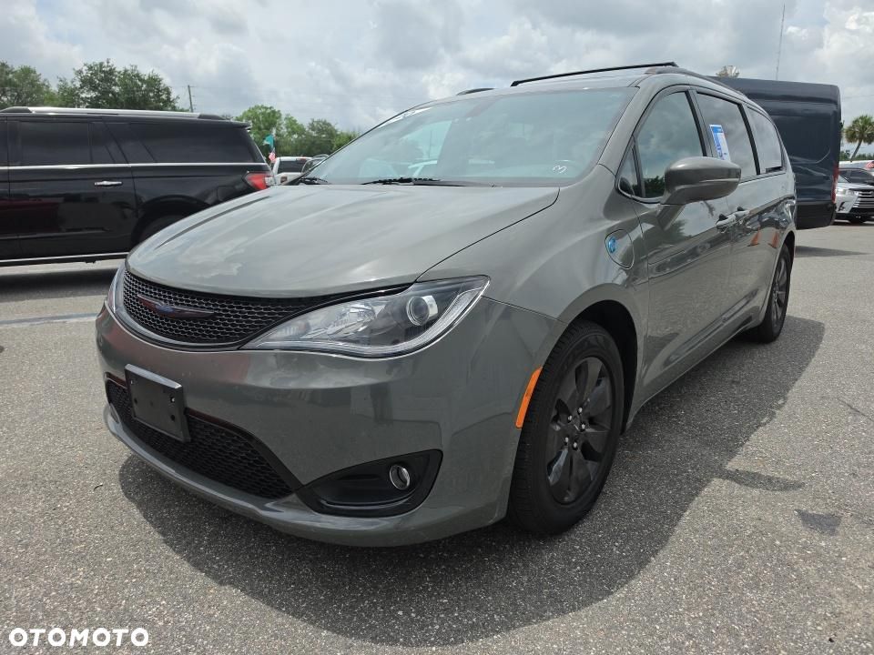 Chrysler Pacifica - 2