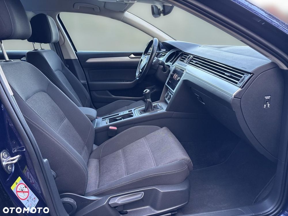 Volkswagen Passat - 9