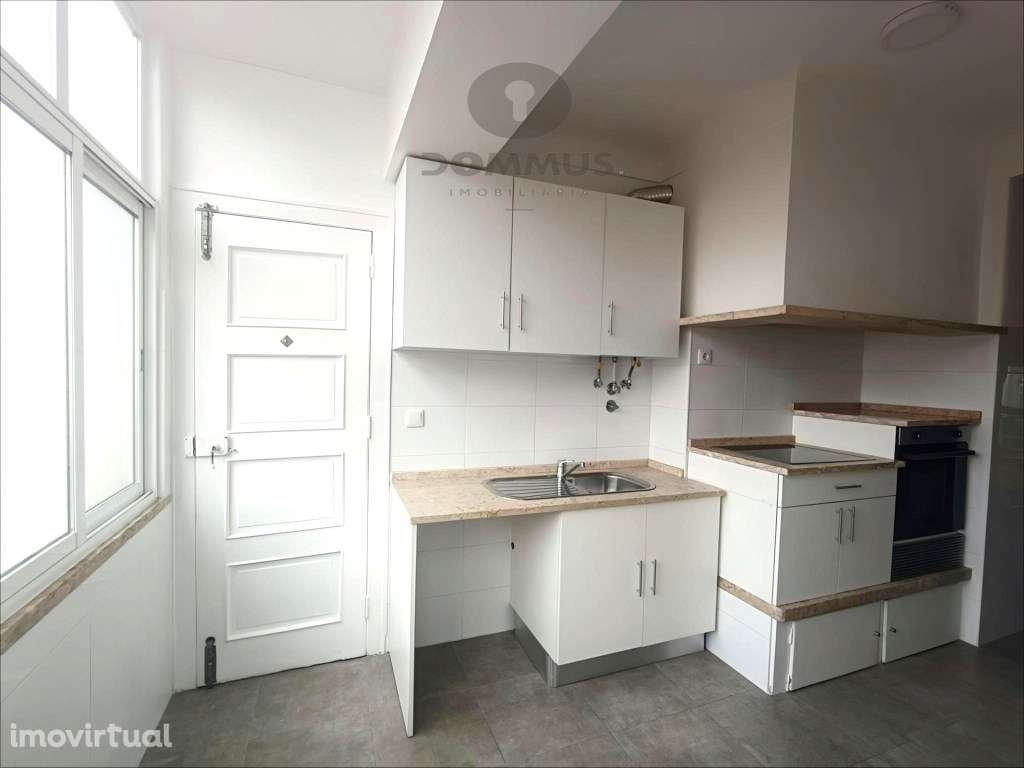Apartamento T4 em Campo de Ourique - Grande imagem: 4/33