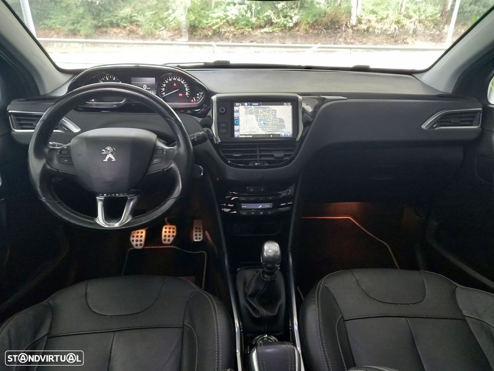 Peugeot 2008 1.2 PureTech Allure - 12