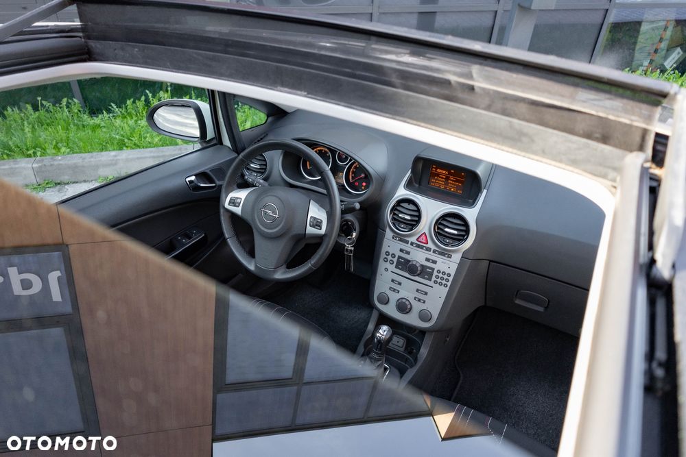 Opel Corsa 1.4 16V Edition 150 - 13