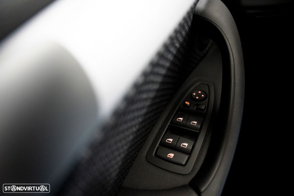 BMW X1 25 e xDrive Corporate Edition - 12