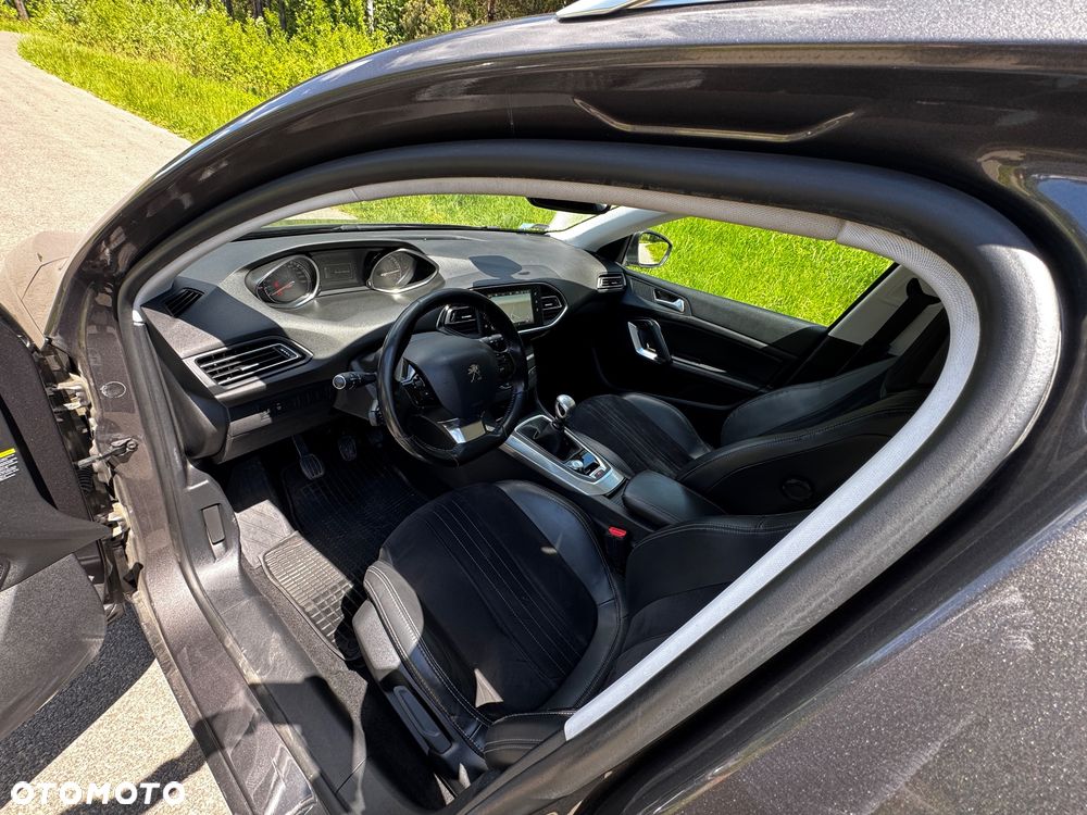 Peugeot 308 1.6 BlueHDi Allure S&S - 20