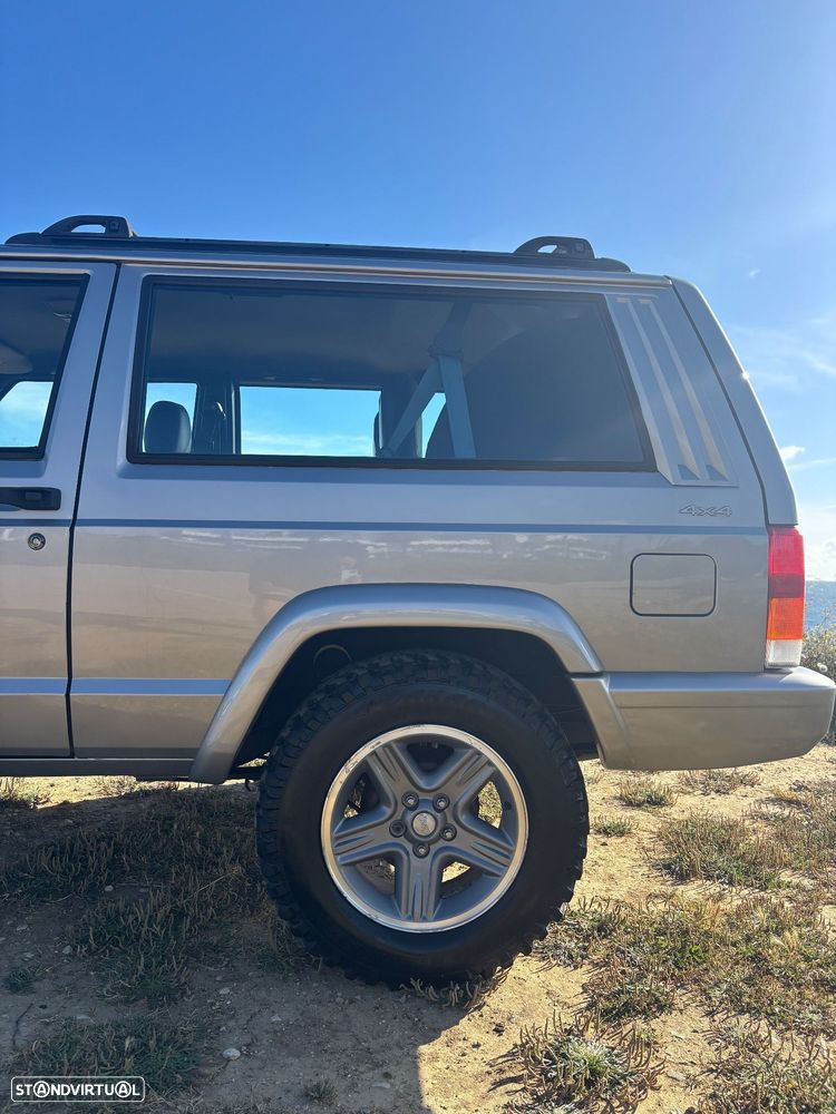 Jeep Cherokee 2.5 TD Base - 39
