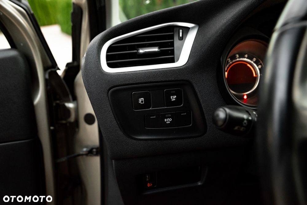 Citroën C4 e-HDi 110 Selection - 29