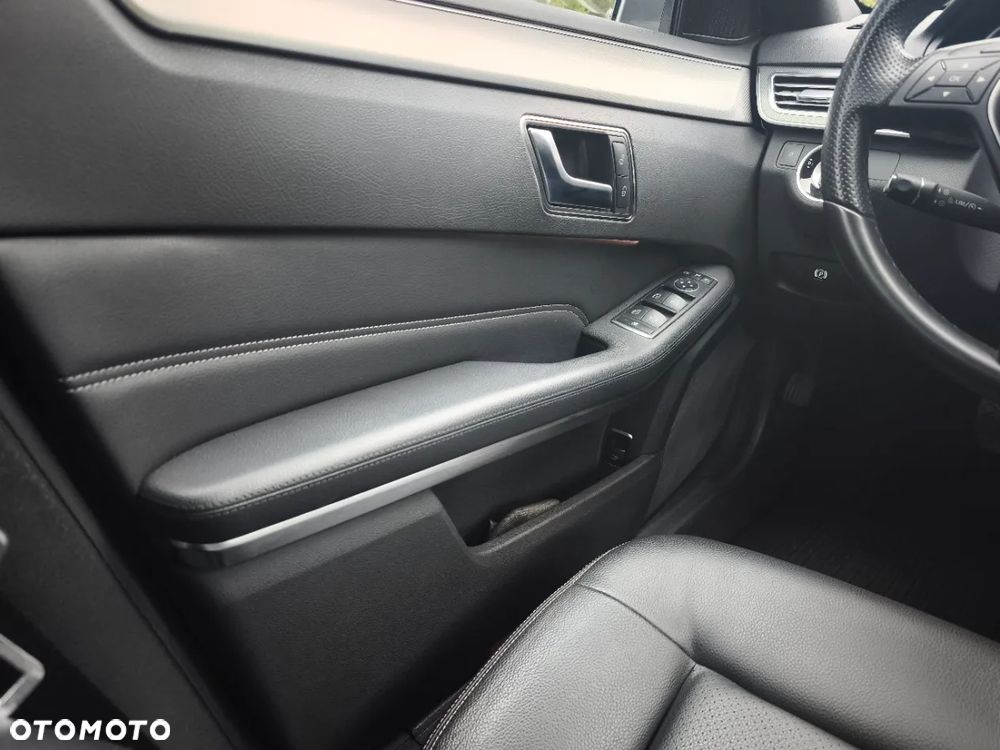 Mercedes-Benz Klasa E 250 BlueTEC 4Matic 7G-TRONIC Avantgarde - 26