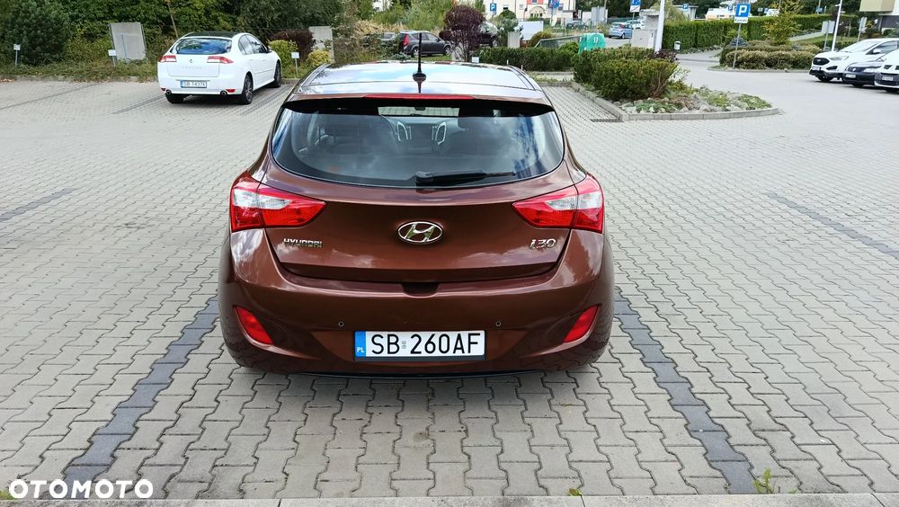Hyundai i30 1.6 CRDi Classic + - 9