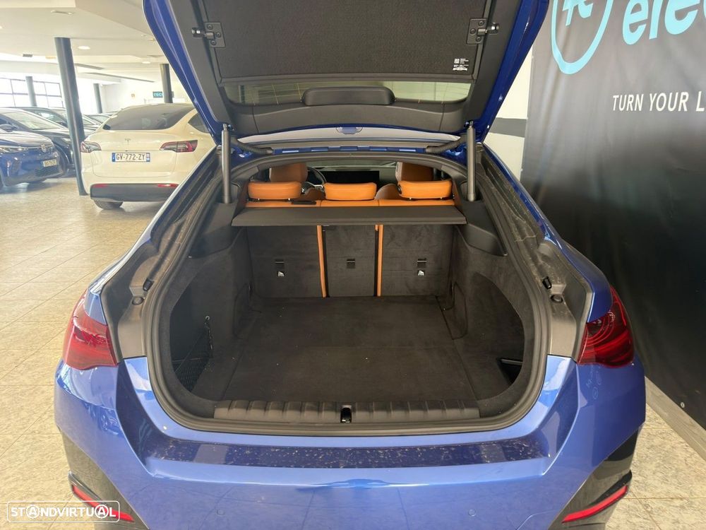BMW i4 eDrive40 Desportiva M - 11