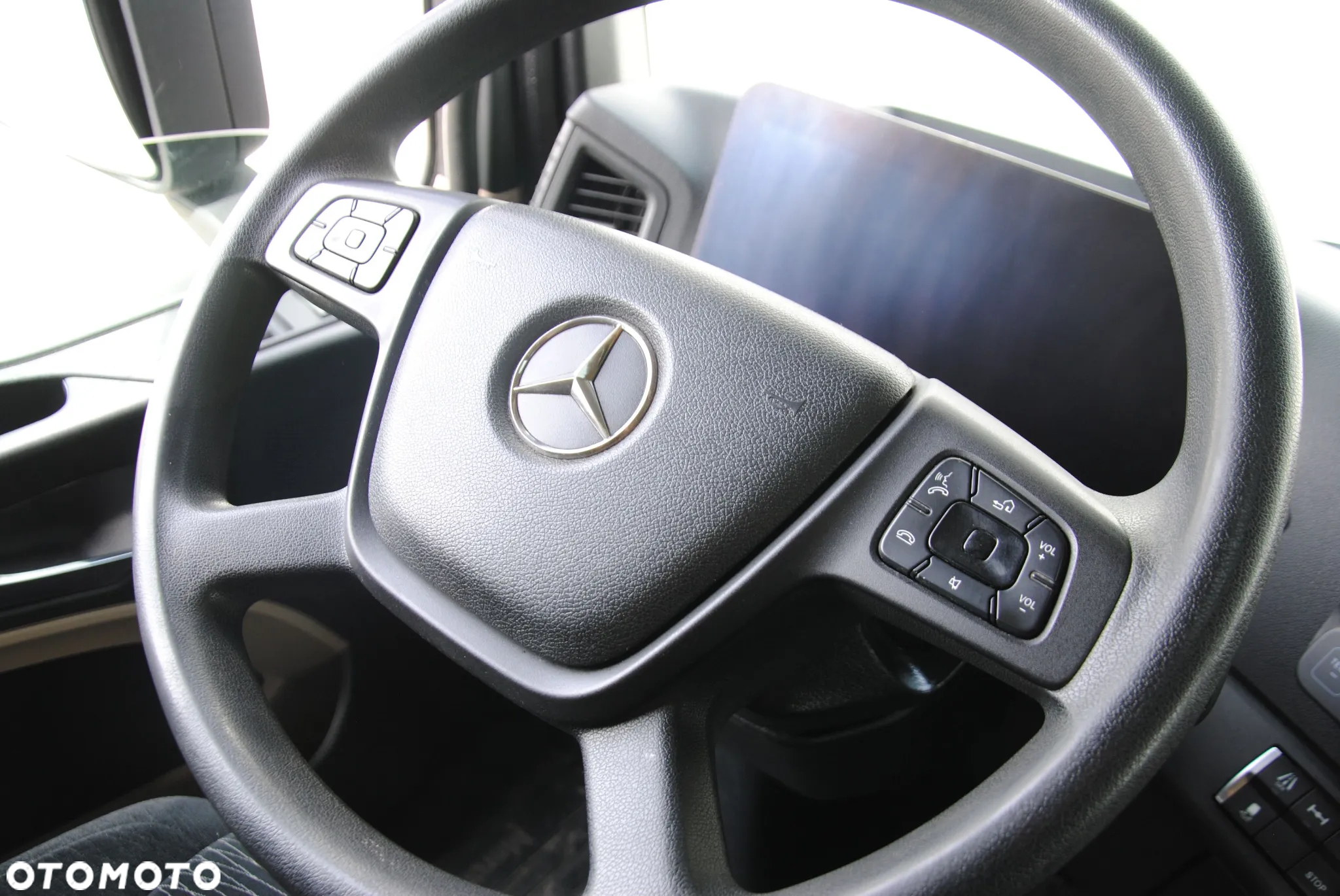 Mercedes-Benz Actros 1845, BigSpace, Pulpit multimedialny - 8