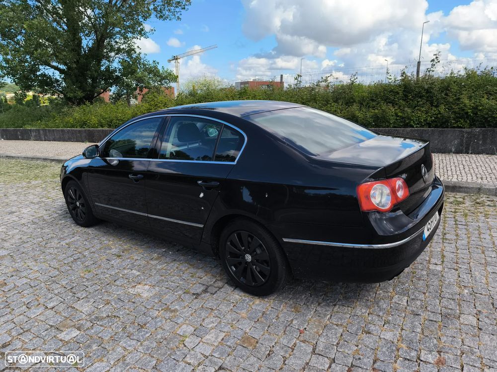 VW Passat 2.0 TDI Trendline BlueMotion - 6