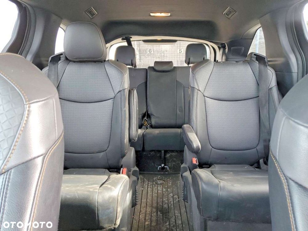 Toyota Sienna - 11