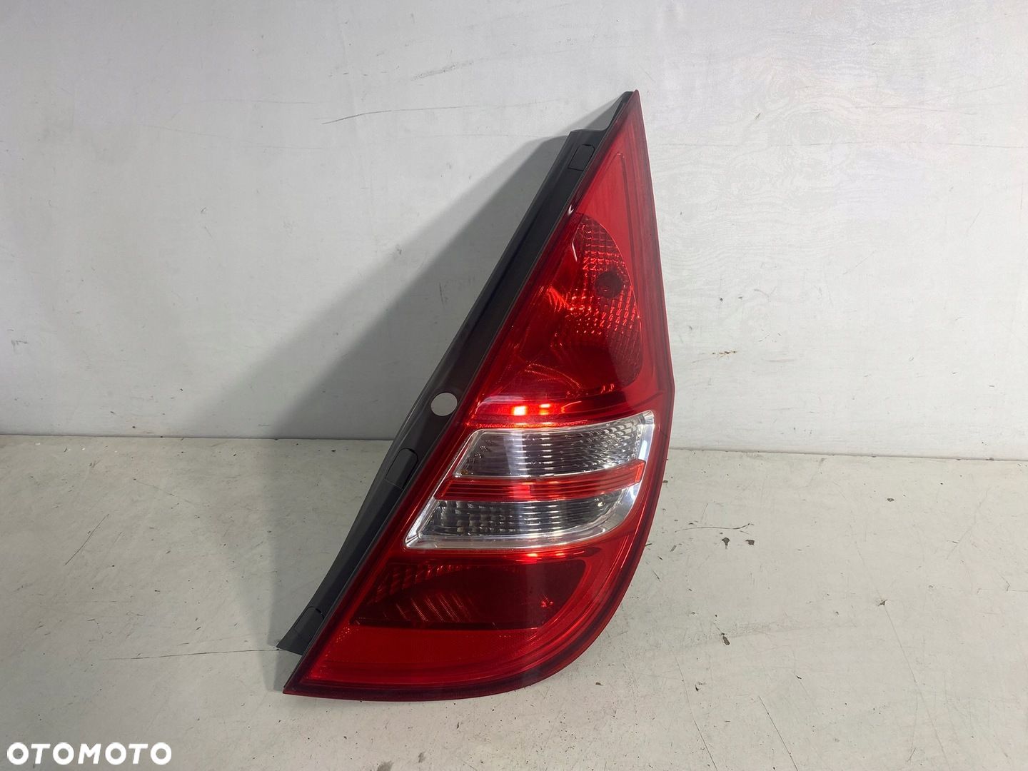 LAMPA PRAWY TYŁ PRAWA TYLNIA HYUNDAI I30 I HB - 1