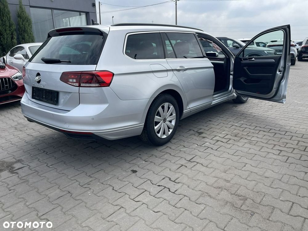 Volkswagen Passat Variant 2.0 TDI SCR DSG Conceptline - 4