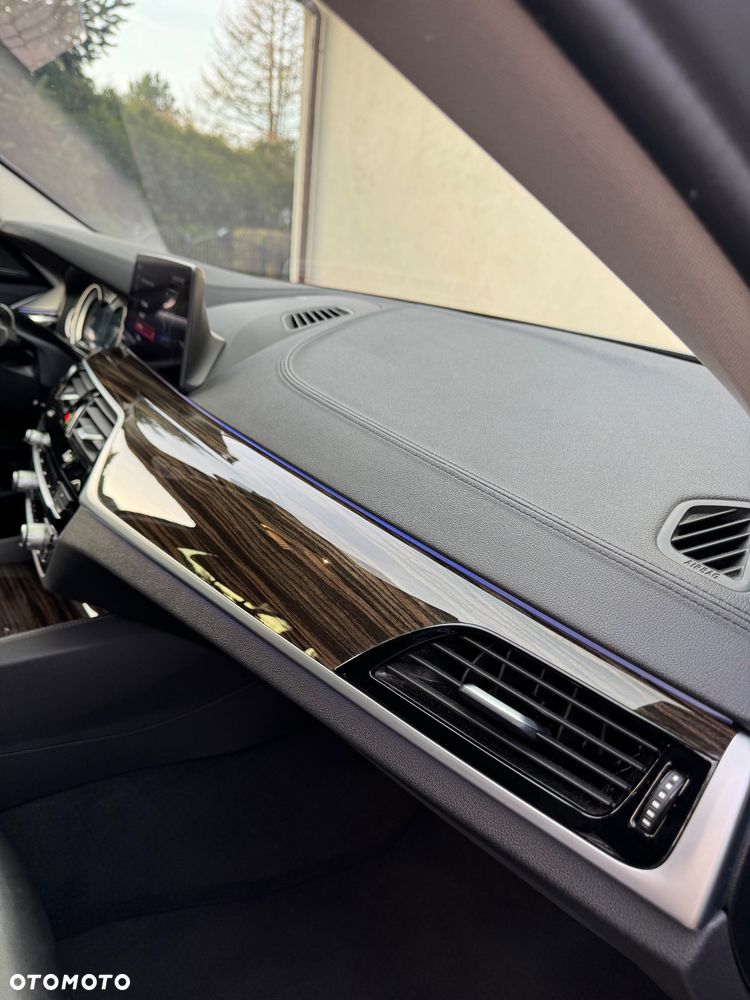 BMW Seria 5 520d xDrive Luxury Line - 9