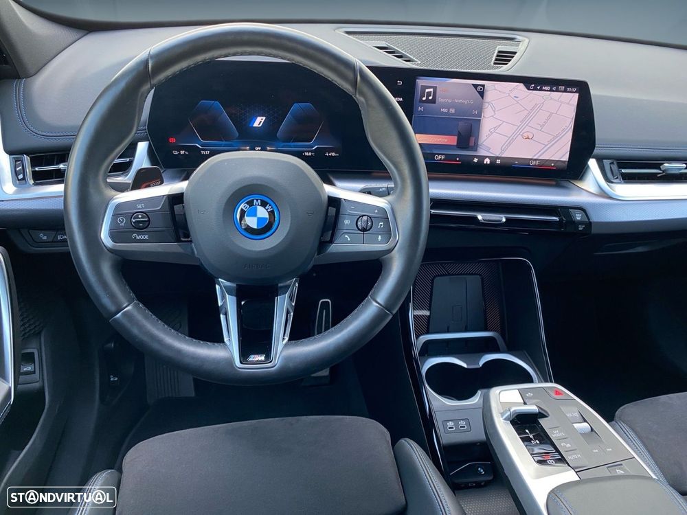 BMW iX1 eDrive20 Pack Desportivo M Pro - 5