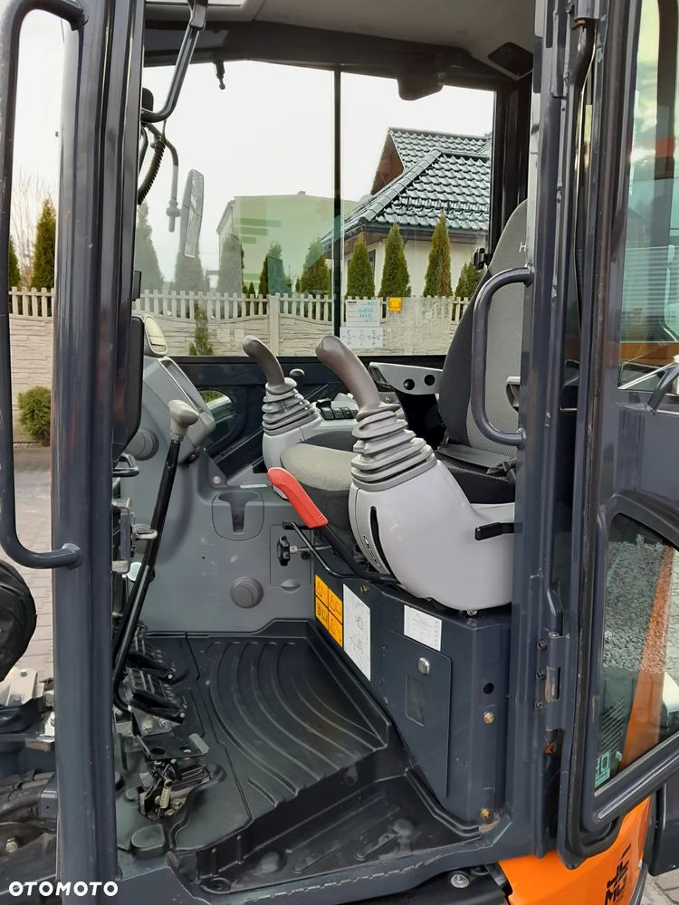 Hitachi ZX33U-6 - 6