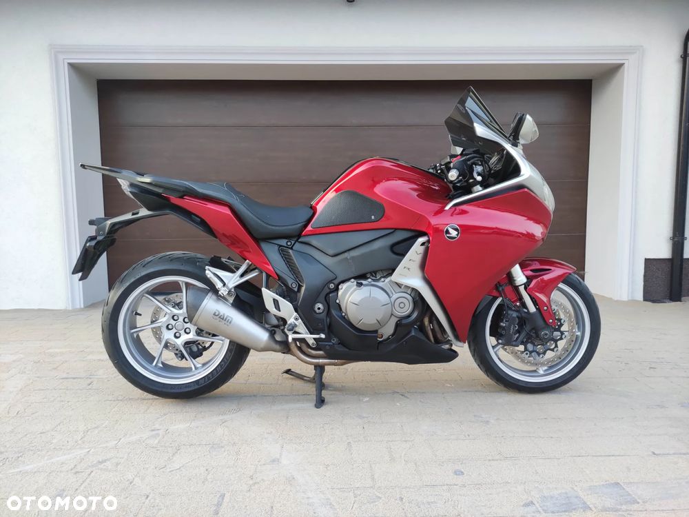 Honda VFR - 13