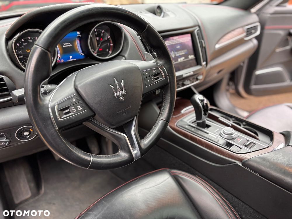 Maserati Levante Q4 Executive - 5