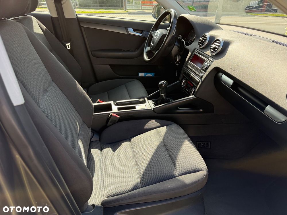 Audi A3 Sportback 2.0 TDI Ambiente - 17