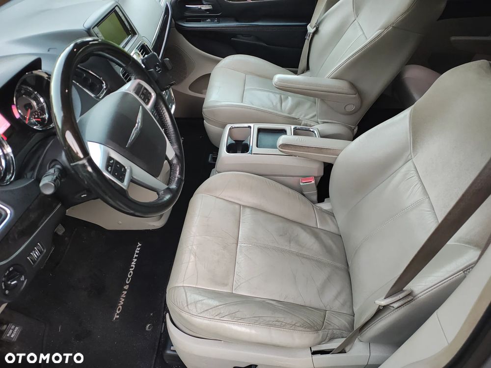 Chrysler Town & Country 3.6 Limited - 17