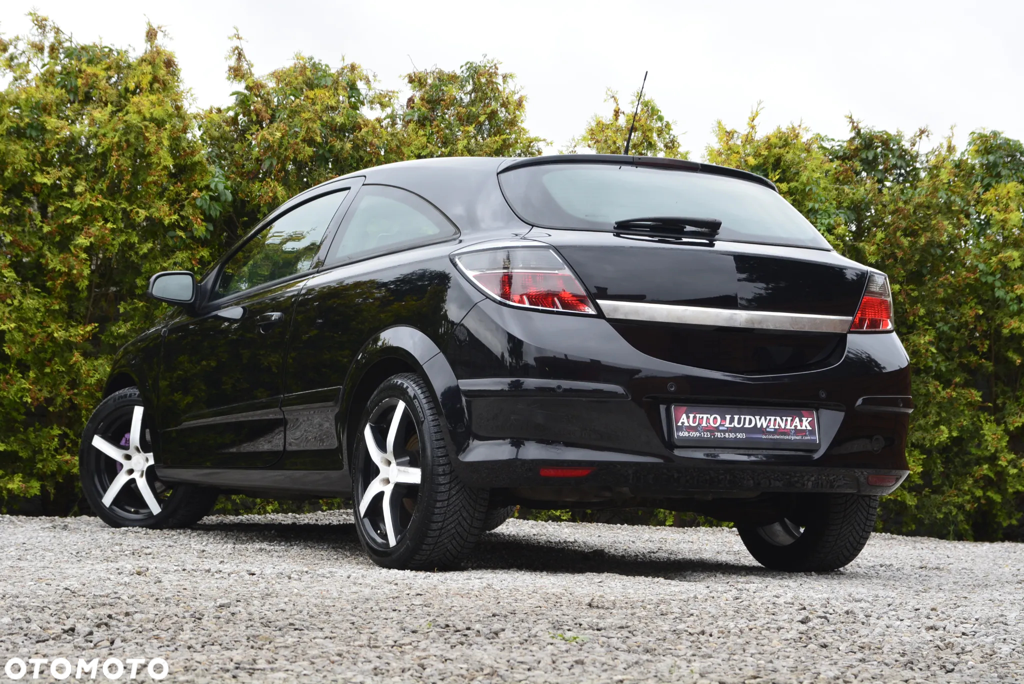 Opel Astra GTC 1.6 NAVI - 11