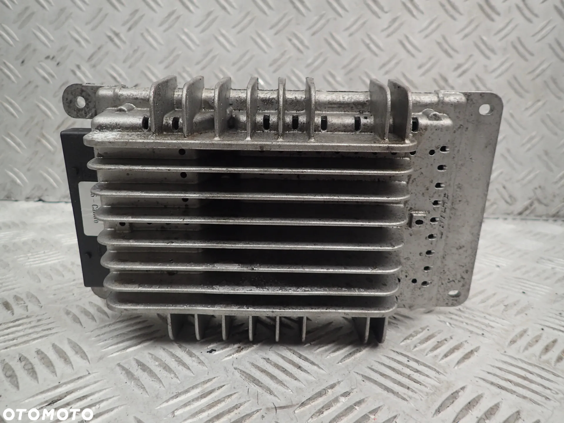 AUDI A4 B6 B7 WZMACNIACZ RADIA BOSE 8H0035223C - 2