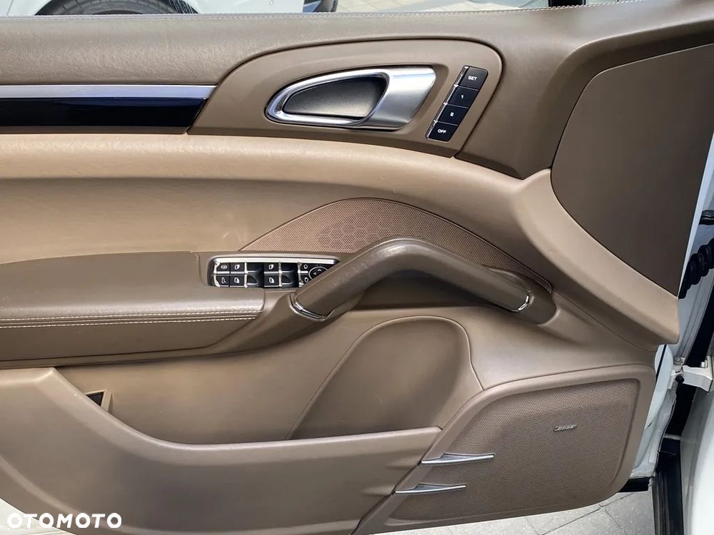 Porsche Cayenne Diesel Platinum Edition - 36