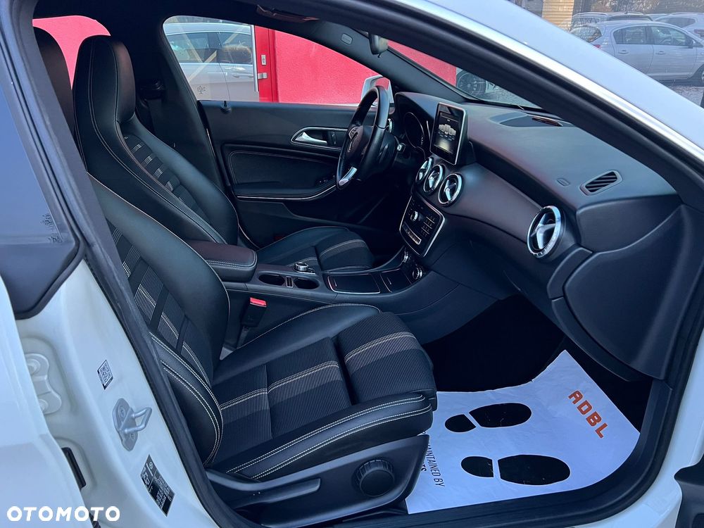 Mercedes-Benz CLA Shooting Brake 180 7G-DCT Urban - 20