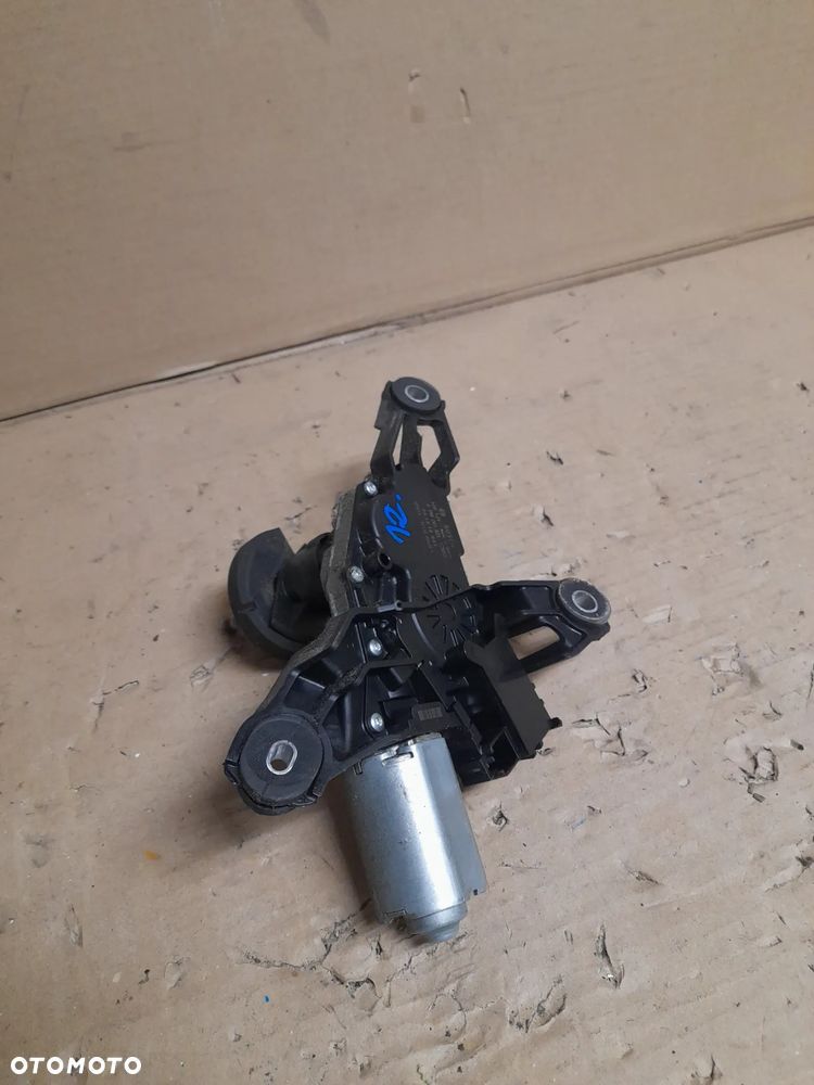 SILNICZEK WYCIERACZKI TYŁ TOYOTA YARIS II nr 0390201825 - 5