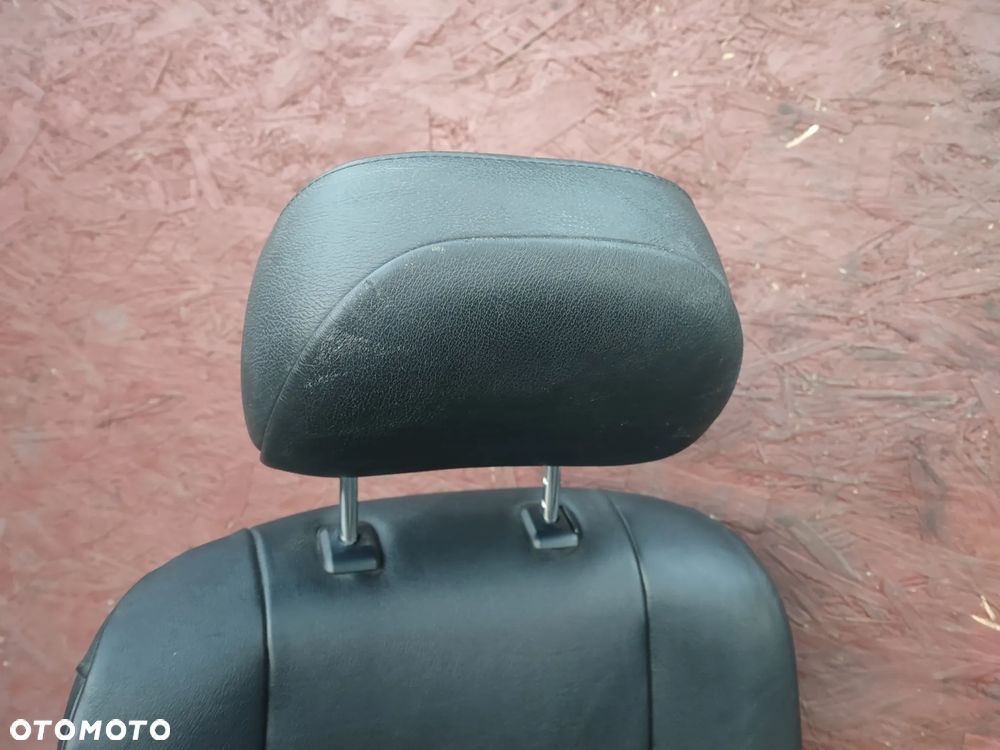 BMW E46 SEDAN ORYGINALNY KOMPLET FOTELI SKÓRZANYCH + KANAPA TYŁ SKŁADANA + BOCZKI EUROPA POD PODUSZKI AIR-BAG O NR. 52 20 8 214 940 / 52 20 8 214 970 / 52 10 8 214 910 OEM  W DOBRYM STANIE - 37