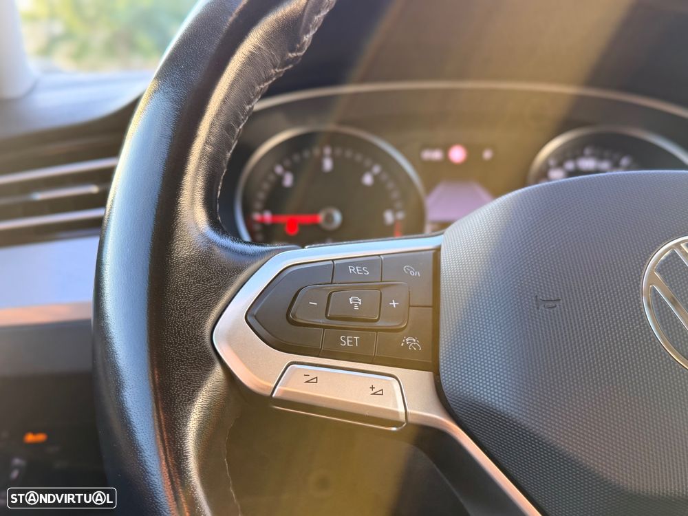 VW Passat Variant 2.0 TDi Business DSG - 21